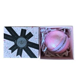 🌸New Viktor&Rolf Flowerbomb Limited Edition Bath Bomb🌸